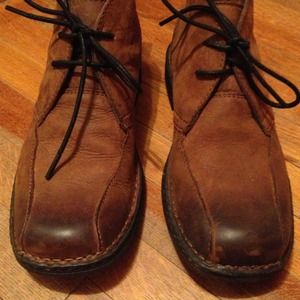 ON HOLD - BOC boots- like new !