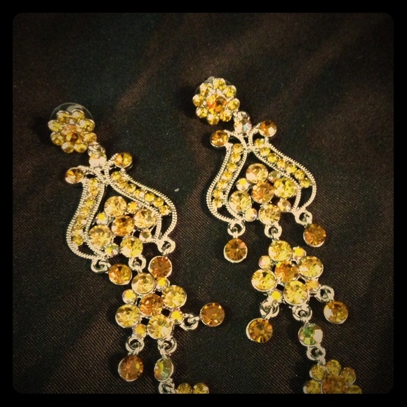 Vintage style chandelier gold earrings