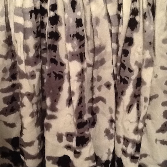 Flowy Elastic Waistband Skirt - Picture 2 of 3