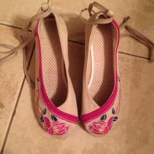 Embroidered shoes