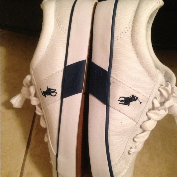 Polo - Picture 2 of 4