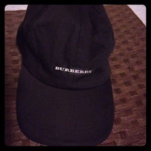 :::::TRADED::::Authentic Burberry Golf cap unisex.