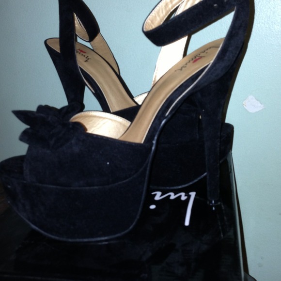 Suede pumps - Picture 2 of 3