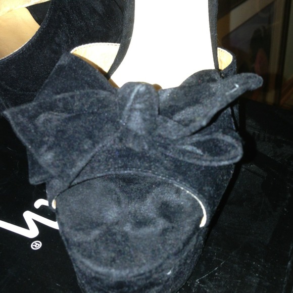 Suede pumps - Picture 3 of 3