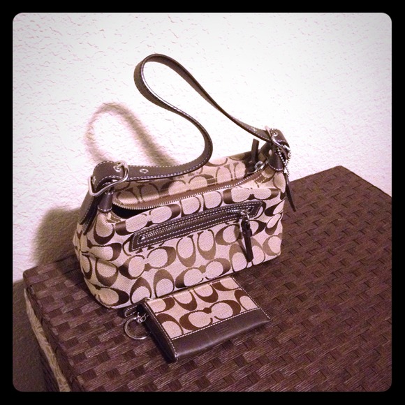 Authentic Coach sm. bag with matching card holder. - Picture 1 of 3