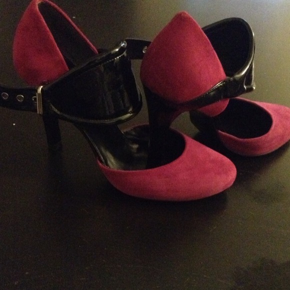 Hot pink. Shoes from NINE WEST - Picture 2 of 3