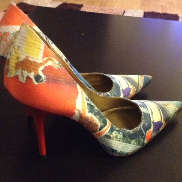 Super hottt shoes - Picture 2 of 3