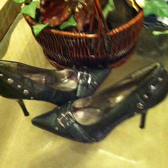 Heels - Picture 2 of 2