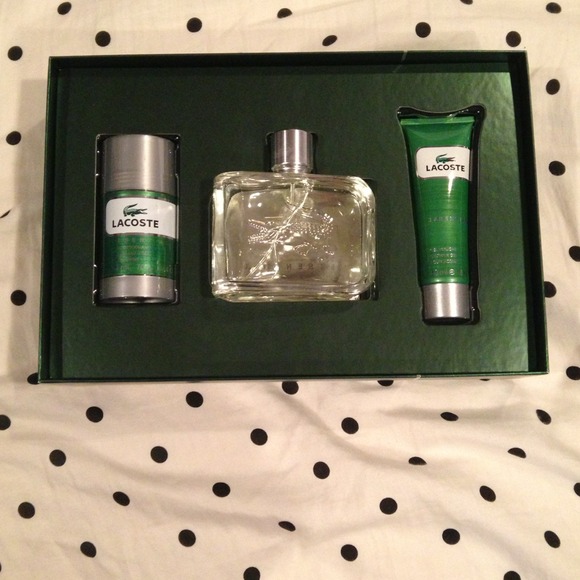 Lacoste essential fragrance