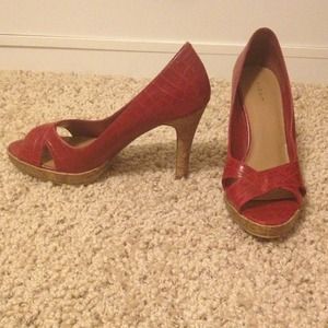 Red pumps