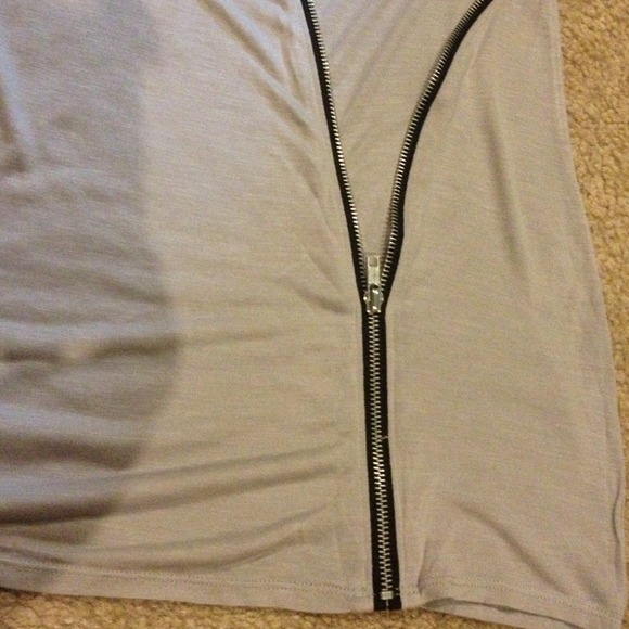 ✂Reduced✂ Light Grey Top with Zip Detail. - Picture 3 of 4