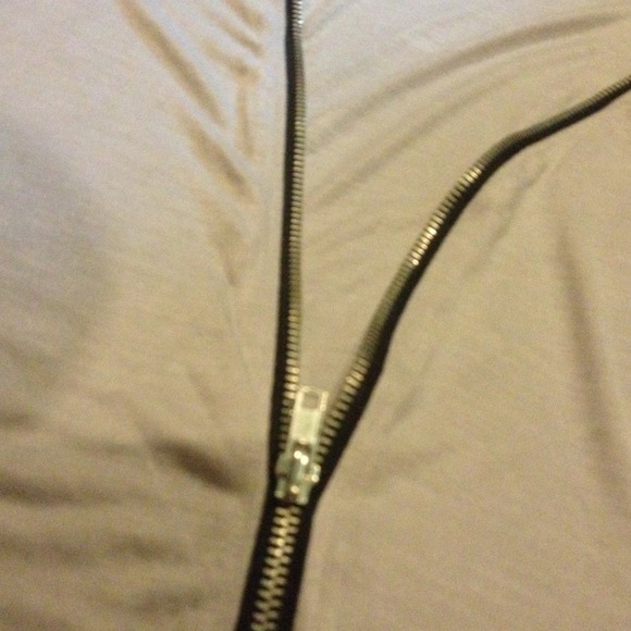 ✂Reduced✂ Light Grey Top with Zip Detail. - Picture 4 of 4