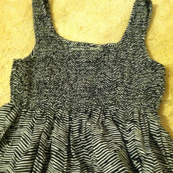 Dress - Picture 2 of 3