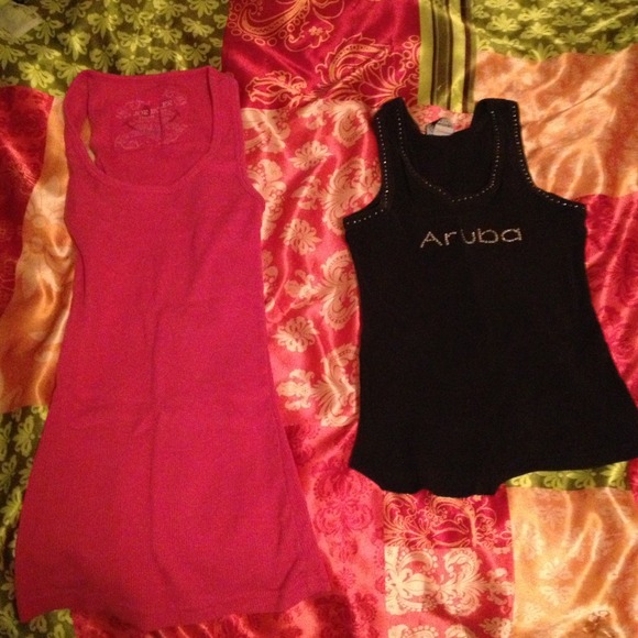 Two tank tops pink and black