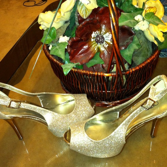 Heels - Picture 2 of 3