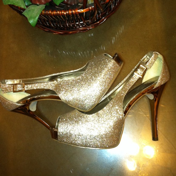 Heels - Picture 3 of 3