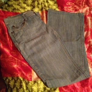 Bell bottom fitted jeans