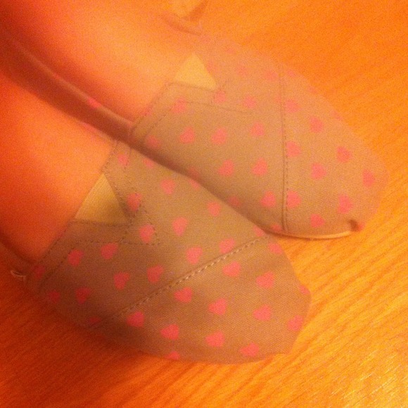 RESERVED TOMS limited edition valentines classics