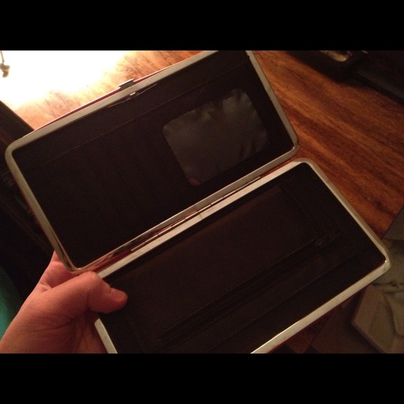 Red Patent Leather Clutch/Wallet ! - Picture 3 of 3