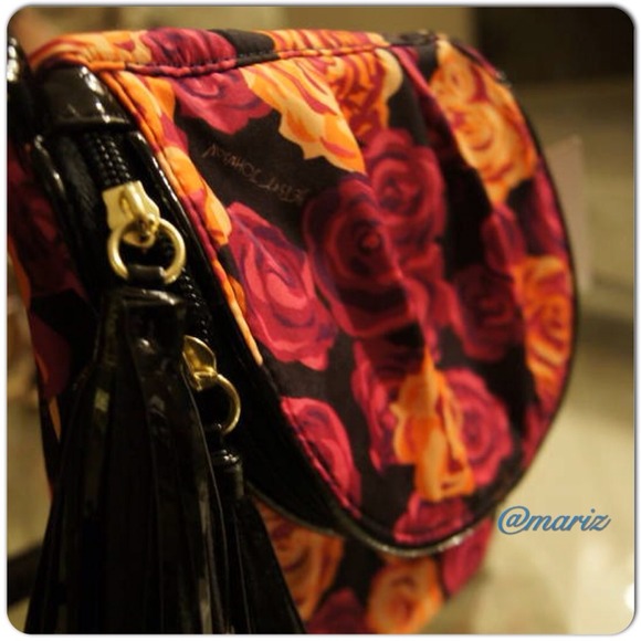 Betsey Johnson Handbags - NWT Betsey Johnson Crossbody
