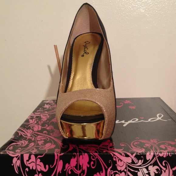 Black & gold shoes: - Picture 2 of 3