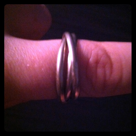 3 rings in 1 bundled with green earrings