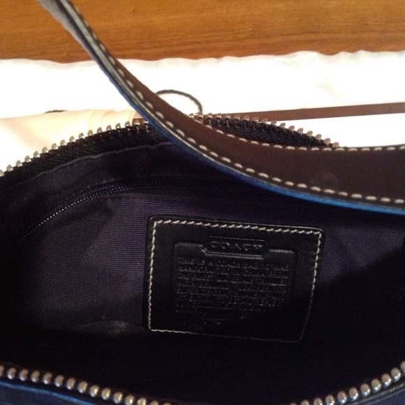 🚫SOLD🚫Perfect conditionAuthentic Coach Signature - Picture 3 of 4