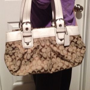 🚫 Sold !!!! Coach white and tan signature bag