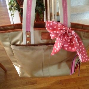 Authentic COACH Purse Gold Satin-material