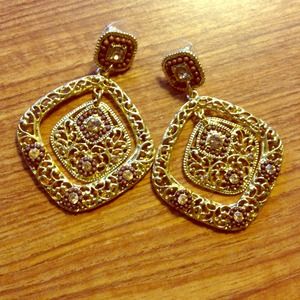 Elegant earrings, brown and tan color scheme