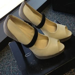 SOLD!👠👠👠👠👠Suede Colorblock Heels. New. 😘