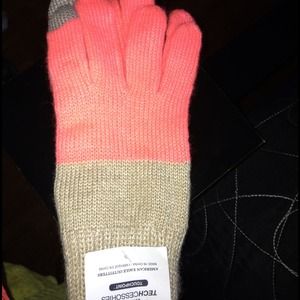 Reduced ⬇Tan and coral touch screen gloves