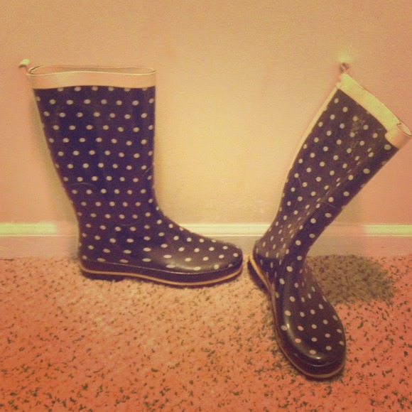 Polka dot rain boot size 8