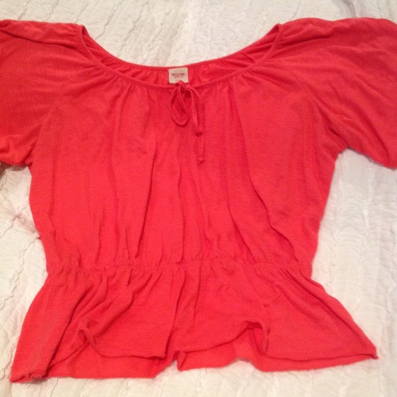 Super cute Coral top