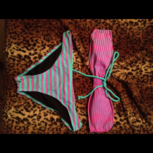 Very cute forever 21 bathing suit! Brand new