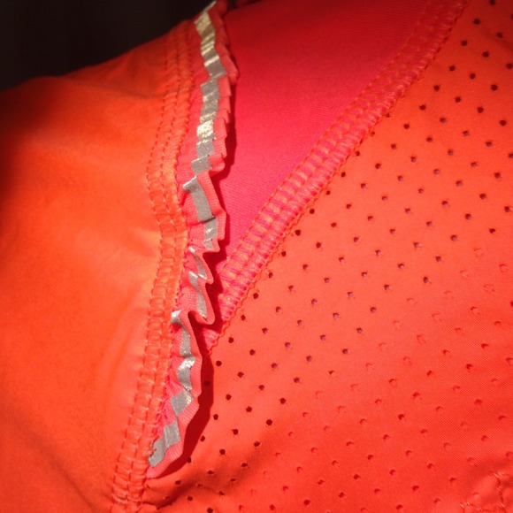 LULULEMON RUNNING OR YOGA SPORT JACKET - Picture 2 of 3