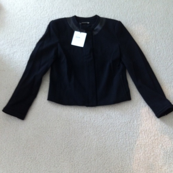 SOLD!!DianevonFurstenberg Black Jacket. Size 4