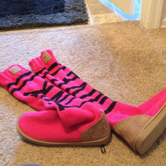 Vs pink knit boots