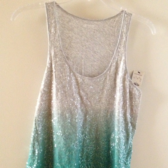 ⛔Sold⛔NWT Cute sequined sleeveless top