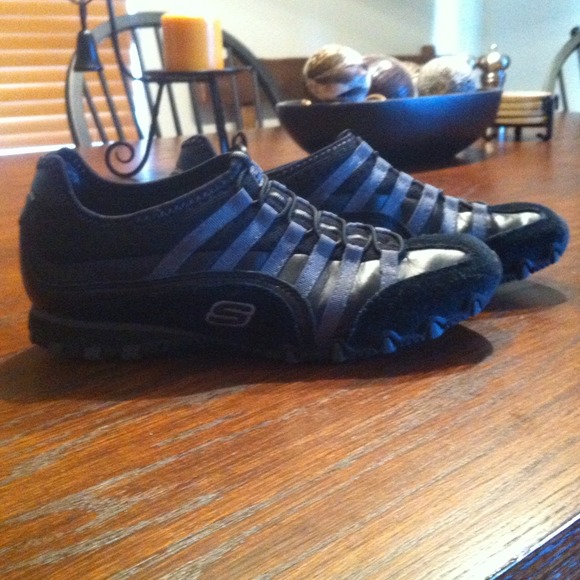 Skechers tennis shoes