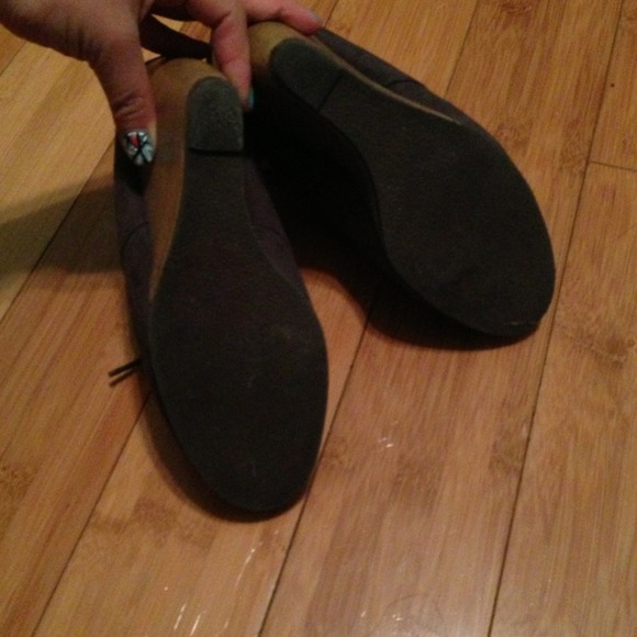 SOLD TO Platos Closet - Picture 3 of 4