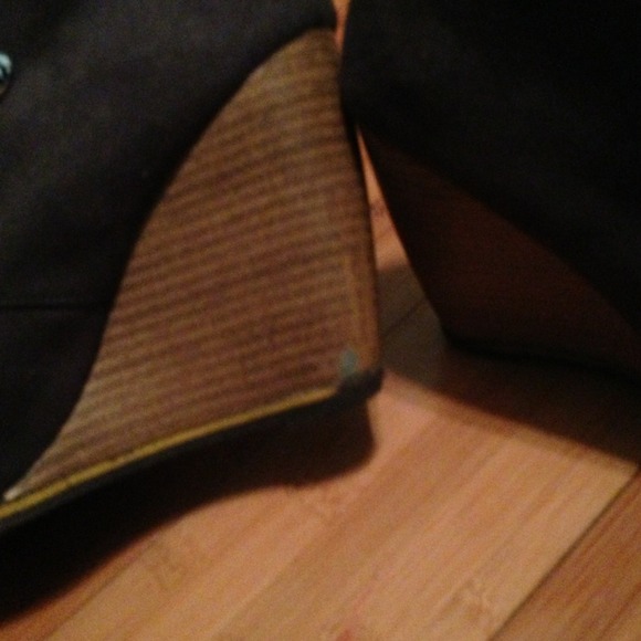 SOLD TO Platos Closet - Picture 4 of 4