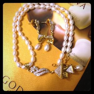 Pearl stone set