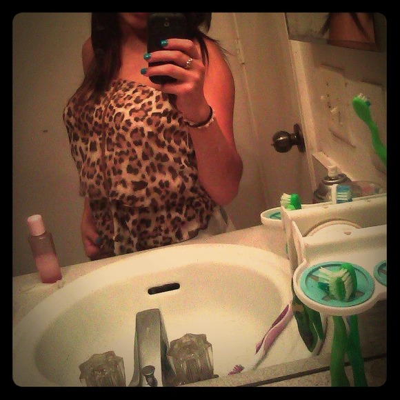 TRADE !!!Strapless leopard shirt !