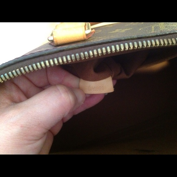 Louis Vuitton Classic Alma!! - Picture 2 of 4