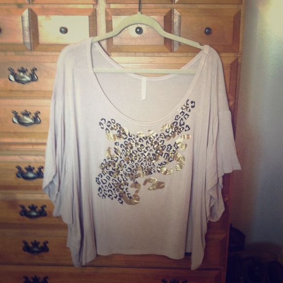 SOLD💛💛Slouchy Beige Animal Print Top
