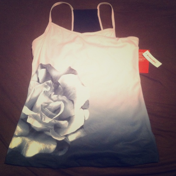 SOLD - bundled Workout tank top