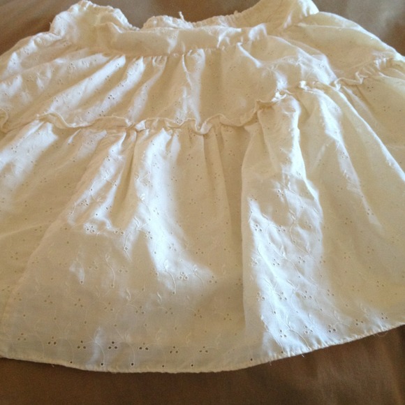 Cream eyelet skiet