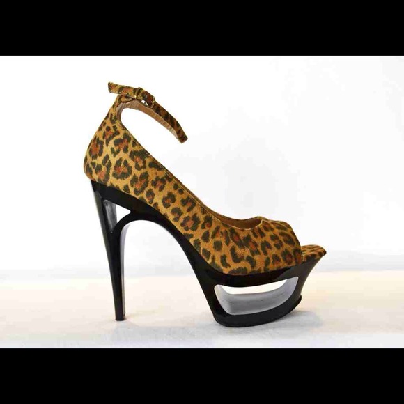 Sassy leopard sandal