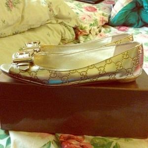 Gucci platinum flats